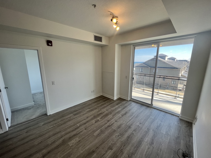 #306-10 Esplanade Ln